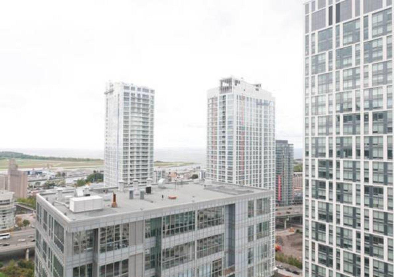 N2N Suites - Downtown Lake & City View Apartments โตรอนโต ภายนอก รูปภาพ