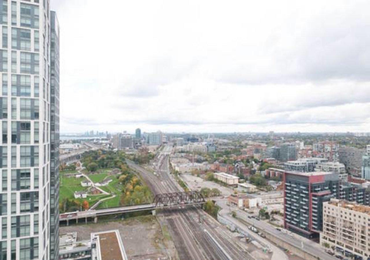 N2N Suites - Downtown Lake & City View Apartments โตรอนโต ภายนอก รูปภาพ