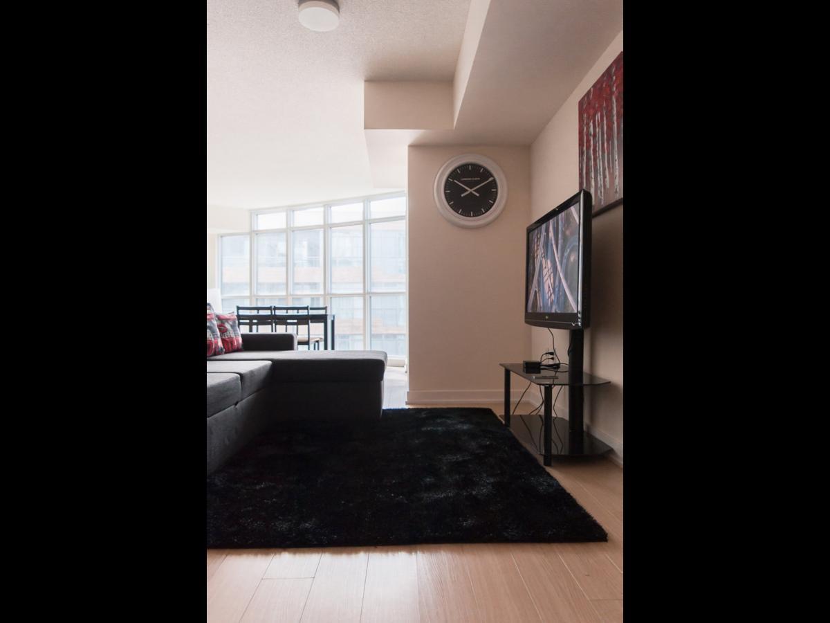 N2N Suites - Downtown Lake & City View Apartments โตรอนโต ภายนอก รูปภาพ