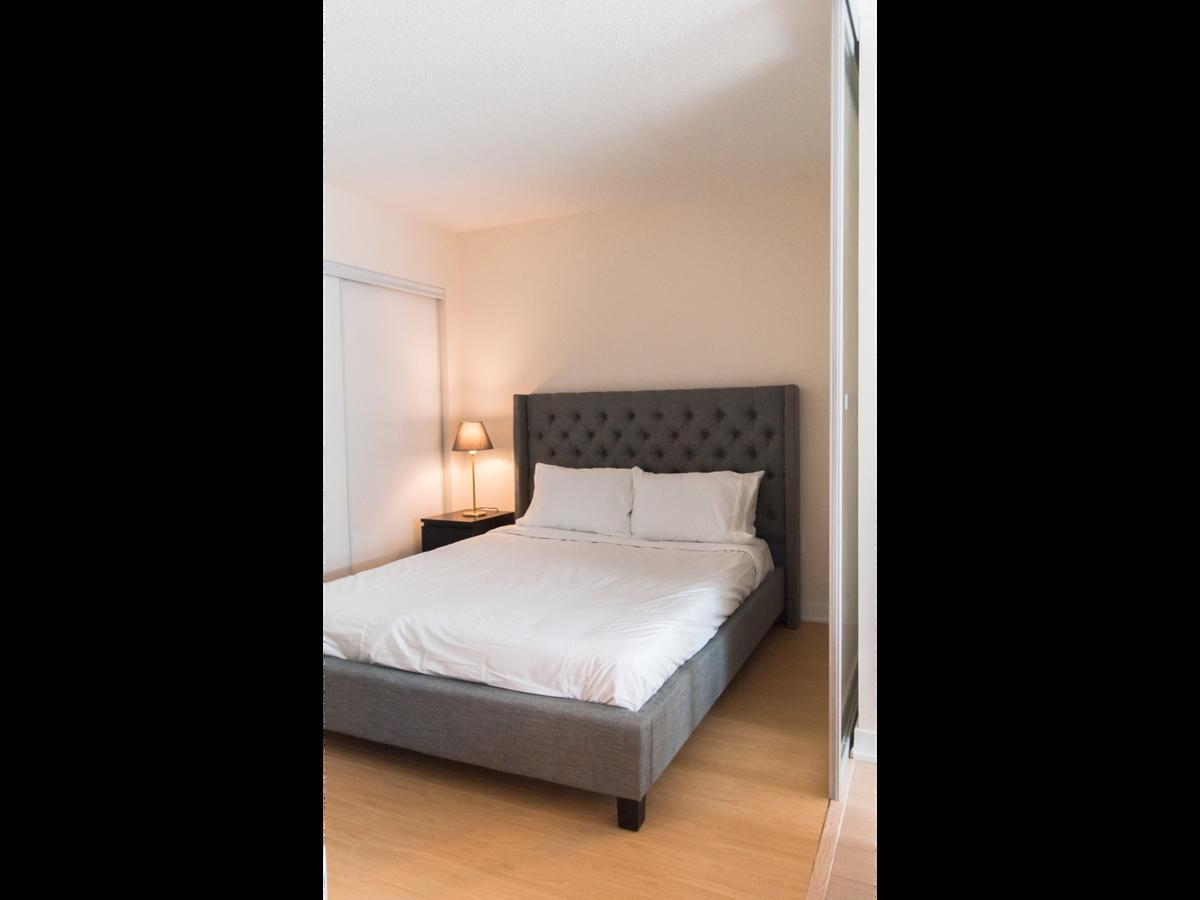 N2N Suites - Downtown Lake & City View Apartments โตรอนโต ภายนอก รูปภาพ