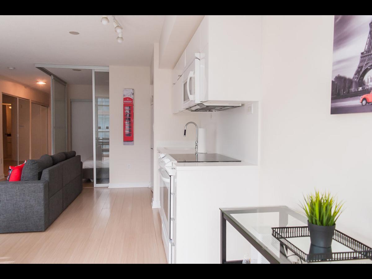 N2N Suites - Downtown Lake & City View Apartments โตรอนโต ภายนอก รูปภาพ