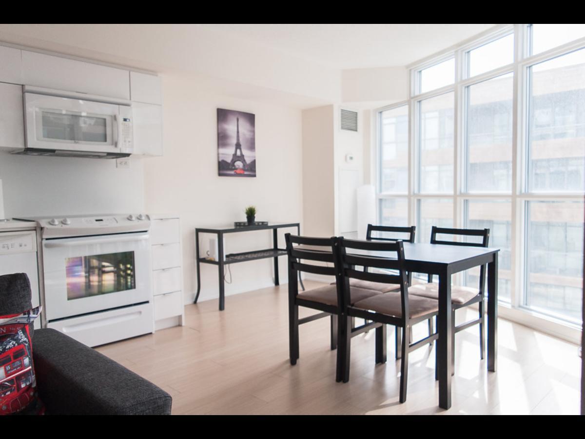 N2N Suites - Downtown Lake & City View Apartments โตรอนโต ภายนอก รูปภาพ