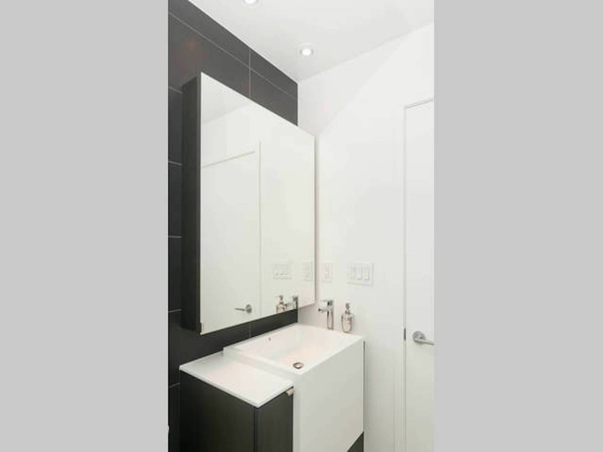 N2N Suites - Downtown Lake & City View Apartments โตรอนโต ภายนอก รูปภาพ